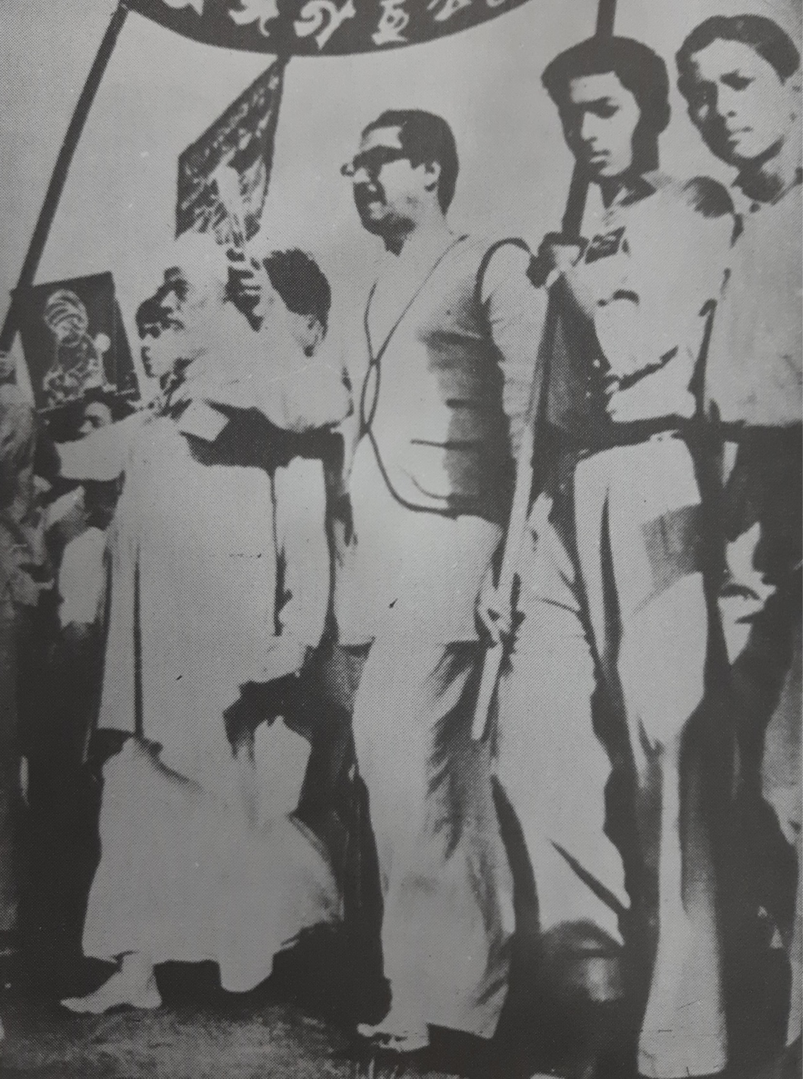 ১৯৫৩ সালে একুশের প্রথম প্রভাতফেরীতে বঙ্গবন্ধু ও ভাষানী