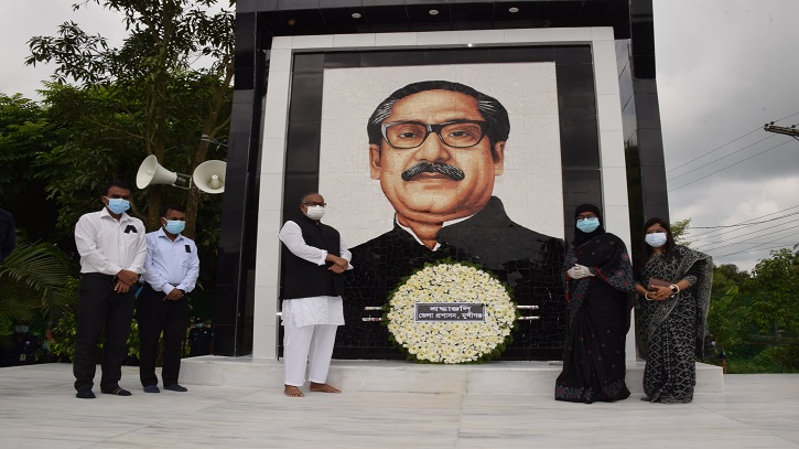মুন্সীগঞ্জে বঙ্গবন্ধুর প্রতকৃতিতে বিনম্র শ্রদ্ধা মুন্সীগঞ্জে বঙ্গবন্ধুর প্রতকৃতিতে বিনম্র শ্রদ্ধা