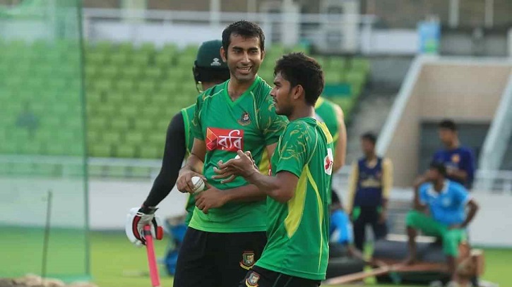 ক্রিকেটার মোশারফ হোসেন রুবেল আইসিইউতে ক্রিকেটার মোশারফ হোসেন রুবেল আইসিইউতে