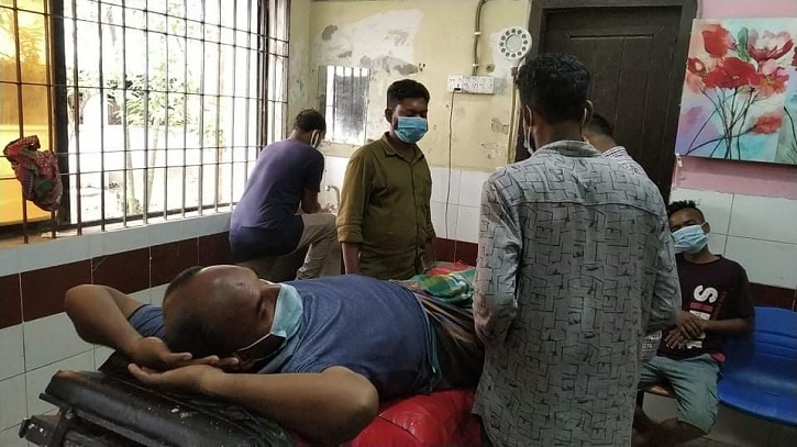 ব্রাহ্মণবাড়িয়ায় পশু জবাই ও মাংস কাটতে গিয়ে আহত ৮০ ব্রাহ্মণবাড়িয়ায় পশু জবাই ও মাংস কাটতে গিয়ে আহত ৮০
