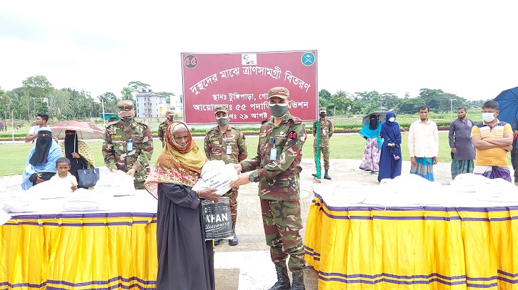 টুঙ্গিপাড়া ও কোটালীপাড়ার ১ হাজার অসহায় পরিবার পেল সেনাবাহিনীর ত্রাণ সহায়তা