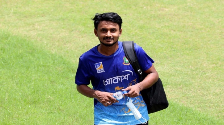 লেগ স্পিনারের আক্ষেপ থেকেই গেল! লেগ স্পিনারের আক্ষেপ থেকেই গেল!