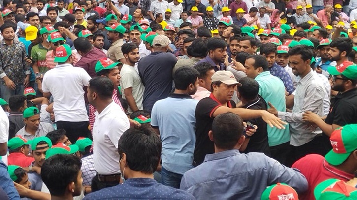 নয়াপল্টনে বিএনপির কর্মীদের মধ্যে দফায় দফায় মারামারি নয়াপল্টনে বিএনপির কর্মীদের মধ্যে দফায় দফায় মারামারি