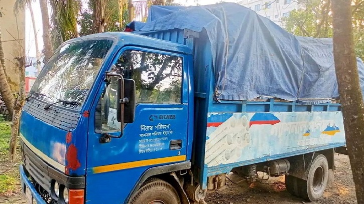 ডিসির গাড়িতে ধাক্কা দেওয়ায় ট্রাকচালকের ৬ মাসের কারাদণ্ড