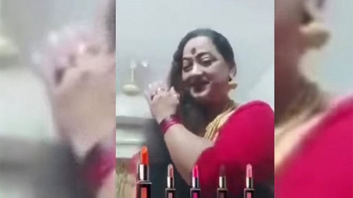 প্রধান শিক্ষিকার টিকটক ভিডিও নিয়ে তোলপাড় প্রধান শিক্ষিকার টিকটক ভিডিও নিয়ে তোলপাড়