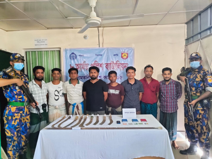 কথিত আরসা কমান্ডার সেলিম সহ ৮ রোহিঙ্গা সন্ত্রাসী আটক কথিত আরসা কমান্ডার সেলিম সহ ৮ রোহিঙ্গা সন্ত্রাসী আটক