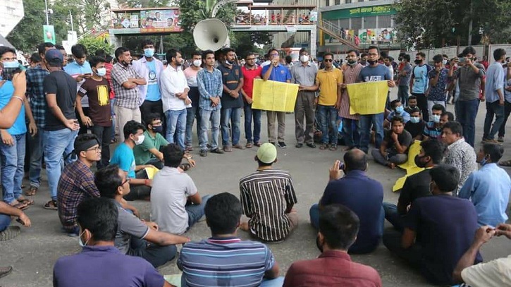 ২৪ ঘণ্টার আলটিমেটাম দিয়ে শাহবাগে অবরোধ প্রত্যাহার