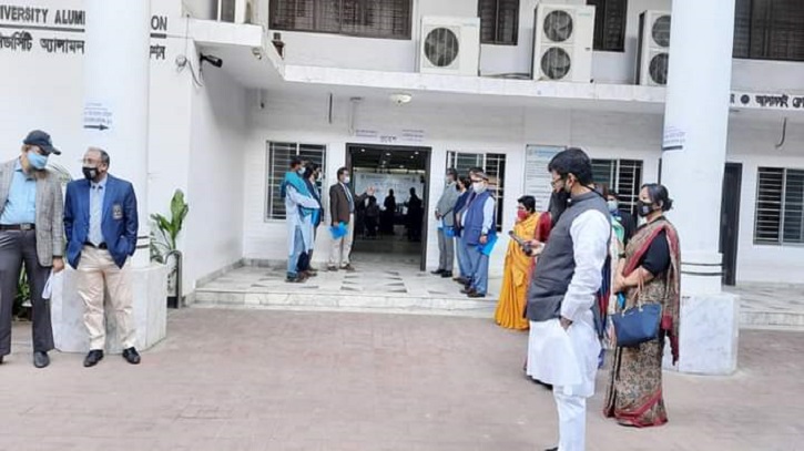 ঢাবির ডিন নির্বাচনে সবকটিতেই আওয়ামীপন্থী নীলদলের প্রার্থীদের জয় ঢাবির ডিন নির্বাচনে সবকটিতেই আওয়ামীপন্থী নীলদলের প্রার্থীদের জয়