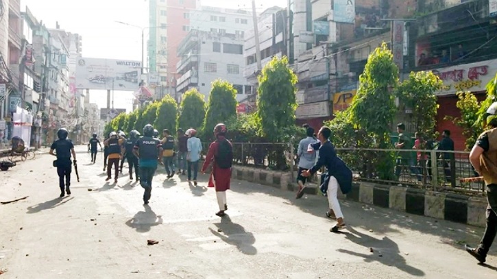 ফেনীতে ছাত্রদল-ছাত্রলীগ সংঘর্ষ, আহত ১০