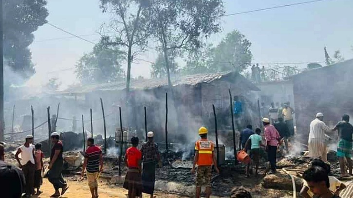 এক ঘন্টার চেষ্টায় রোহিঙ্গা শিবিরের আগুন নিয়ন্ত্রণে