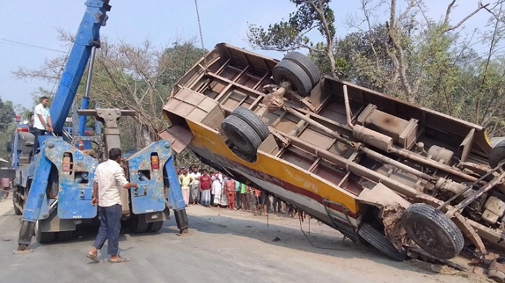 রংপুরে বাস খাদে পড়ে নিহত দুইজন, আহত অনেকে