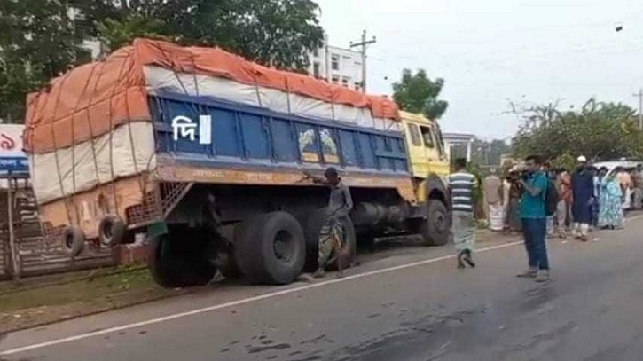 দিনাজপুরের সড়ক দুর্ঘটনায় নিহত ১