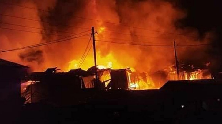 চট্রগ্রাম টিসিবি গোডাউনে আগুন চট্রগ্রাম টিসিবি গোডাউনে আগুন