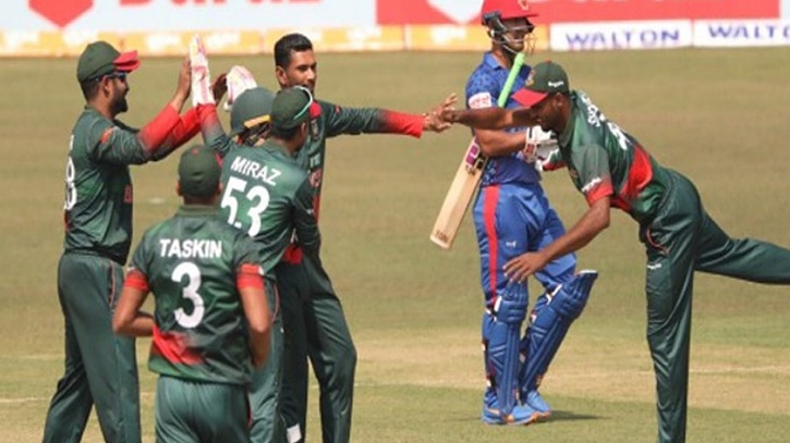 সিরিজের প্রথম ওয়ানডেতে মাত্র ২১৫ রানে অলআউট আফগানিস্তান সিরিজের প্রথম ওয়ানডেতে মাত্র ২১৫ রানে অলআউট আফগানিস্তান