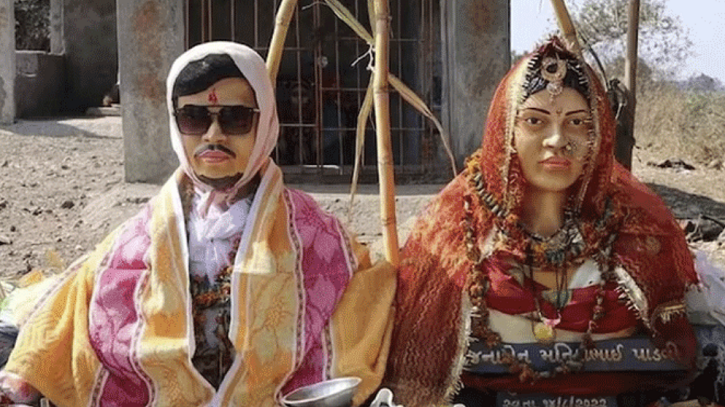 প্রেমিক যুগলের মূর্তি বানিয়ে বিয়ে! প্রেমিক যুগলের মূর্তি বানিয়ে বিয়ে!