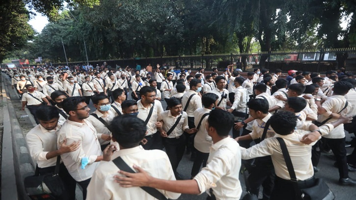 নটরডেম শিক্ষার্থীর মৃত্যুতে মতিঝিল এলাকায় বিক্ষোভ নটরডেম শিক্ষার্থীর মৃত্যুতে মতিঝিল এলাকায় বিক্ষোভ