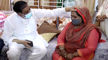 মা হারা আইভীর মাথায় হাত বুলিয়ে স্বান্তনা দিলেন শামীম ওসমান মা হারা আইভীর মাথায় হাত বুলিয়ে স্বান্তনা দিলেন শামীম ওসমান