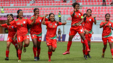 নেপালকে ৩-১ গোলে হারিয়ে ইতিহাস গড়লো বাংলার বাঘিনীরা