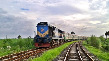 চট্টগ্রামে লাইনচ্যুত ট্রেন তিন ঘণ্টা পর উদ্ধার