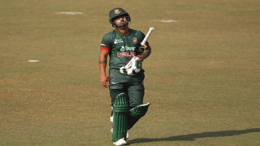 ব্যাটিং বিপর্যয়ে বাংলাদেশ, নেই ছয় উইকেট