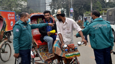 রাজধানীতে পুলিশি জেরার মুখে মাস্কবিহীন মানুষ (ফটোস্টোরি)