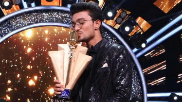 ইন্ডিয়ান আইডলের ট্রফি জিতলেন ঋষি সিং