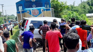 মৌলভীবাজারে ট্রেন-মাইক্রোবাসের সংঘর্ষ, শিশুসহ নিহত ৩