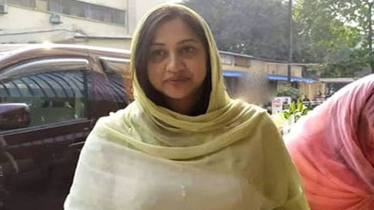 মধ্যরাতে লন্ডন থেকে ঢাকায় ফিরলেন কোকোর স্ত্রী শর্মিলা রহমান