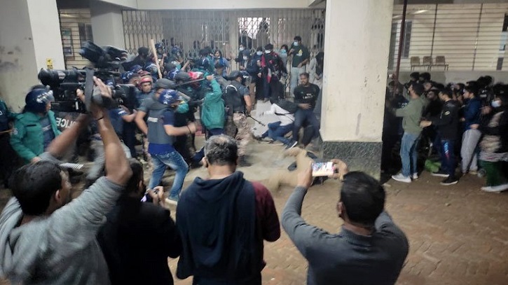 ‘যেই ক্যাম্পাস পুলিশের, সেই ক্যাম্পাস আমার না’ ‘যেই ক্যাম্পাস পুলিশের, সেই ক্যাম্পাস আমার না’