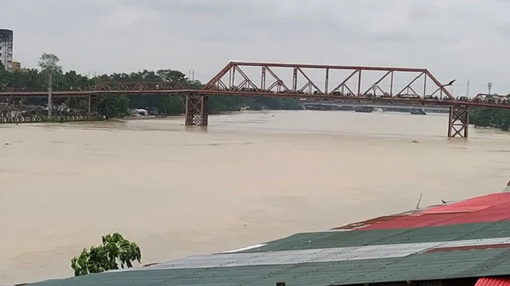 সুরমা-কুশিয়ারায় টান, নামতে শুরু করেছে সিলেটের বন্যার পানি সুরমা-কুশিয়ারায় টান, নামতে শুরু করেছে সিলেটের বন্যার পানি