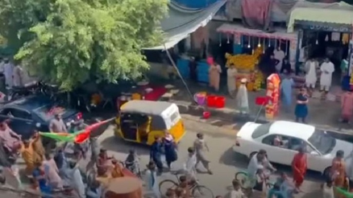 আফগানিস্তানে তালেবান পতাকার বিরোধিতায় বিক্ষোভ আফগানিস্তানে তালেবান পতাকার বিরোধিতায় বিক্ষোভ