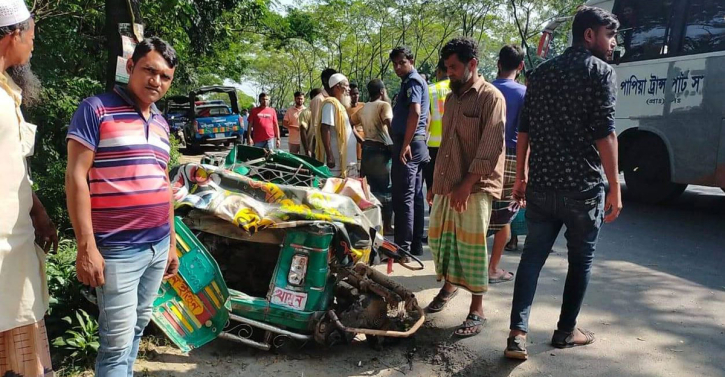 কুমিল্লায় বাসের ধাক্কায় চারজন নিহত কুমিল্লায় বাসের ধাক্কায় চারজন নিহত