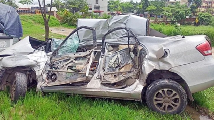 কুমিল্লায় ইউটার্নে বাসের ধাক্কায় প্রাইভেটকার চালকসহ নিহত ৩