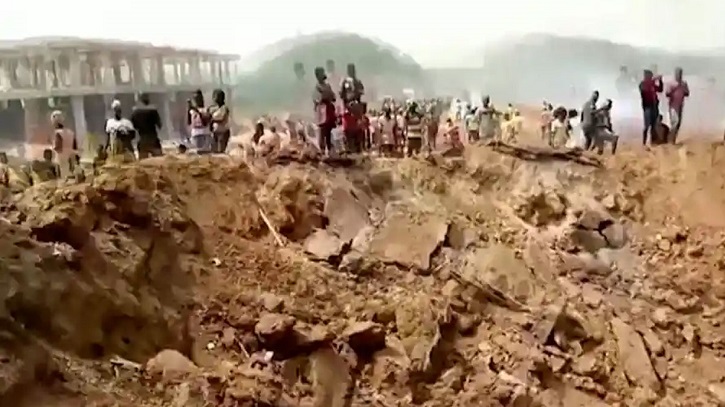 ঘানায় বিস্ফোরকবাহী ট্রলির সঙ্গে বাইকের ধাক্কায় নিহত ১৭ ঘানায় বিস্ফোরকবাহী ট্রলির সঙ্গে বাইকের ধাক্কায় নিহত ১৭