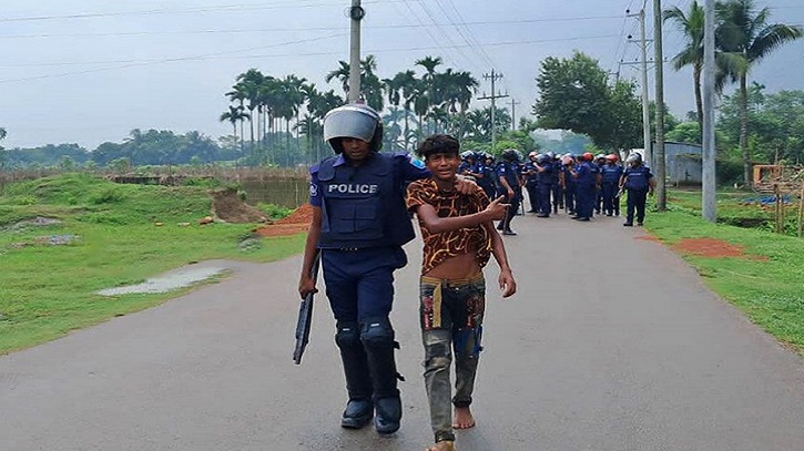 আ.লীগ-বিএনপি ও পুলিশের ত্রিমুখী সংঘর্ষ, আহত শতাধিক