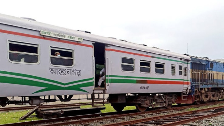 রাজশাহীতে সাগরদাড়ি ট্রেনে আগুন রাজশাহীতে সাগরদাড়ি ট্রেনে আগুন