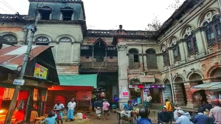 ঢাকার বিখ্যাত রুপলাল হাউজ এখন মসলার আড়ৎ ঢাকার বিখ্যাত রুপলাল হাউজ এখন মসলার আড়ৎ