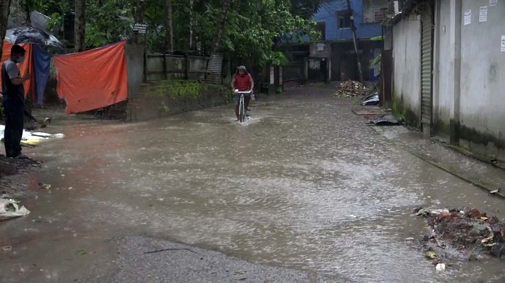 টানা বৃষ্টিতে লক্ষ্মীপুরে জলাবদ্ধতা, দূর্ভোগ চরমে টানা বৃষ্টিতে লক্ষ্মীপুরে জলাবদ্ধতা, দূর্ভোগ চরমে