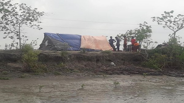 খুলনায় বাঁধ মেরামতে ঠিকাদারের গড়িমসি-অনিয়ম খুলনায় বাঁধ মেরামতে ঠিকাদারের গড়িমসি-অনিয়ম