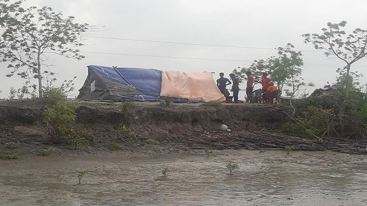 খুলনায় বাঁধ মেরামতে ঠিকাদারের গড়িমসি-অনিয়ম