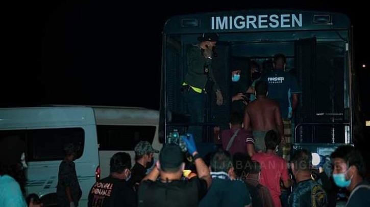 ১০২ জন বাংলাদেশি সহ মালয়েশিয়ায় ৩০৯ জন শ্রমিক গ্রেফতার ১০২ জন বাংলাদেশি সহ মালয়েশিয়ায় ৩০৯ জন শ্রমিক গ্রেফতার