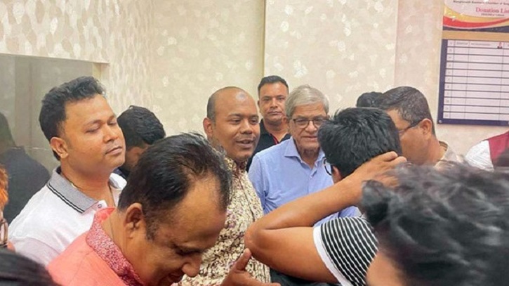 সিঙ্গাপুরে চিকিৎসাধীন মির্জা ফখরুলের খোঁজ নিলেন প্রবাসীরা সিঙ্গাপুরে চিকিৎসাধীন মির্জা ফখরুলের খোঁজ নিলেন প্রবাসীরা