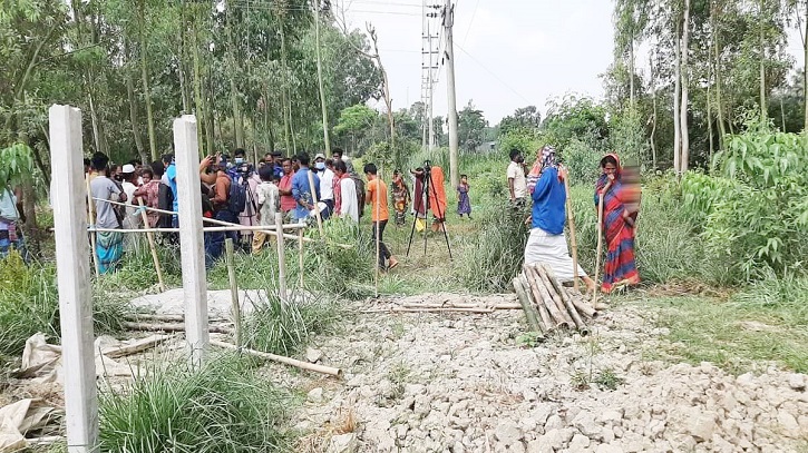 মানিকগঞ্জে কবরস্থান থেকে ৯টি কঙ্কাল চুরি