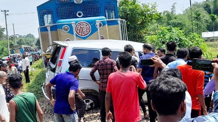 মৌলভীবাজারে ট্রেন-মাইক্রোবাসের সংঘর্ষ, শিশুসহ নিহত ৩ মৌলভীবাজারে ট্রেন-মাইক্রোবাসের সংঘর্ষ, শিশুসহ নিহত ৩