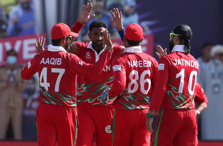 পাপুয়া নিউগিনিকে উড়িয়ে বিনা উইকেটে জিতল ওমান পাপুয়া নিউগিনিকে উড়িয়ে বিনা উইকেটে জিতল ওমান