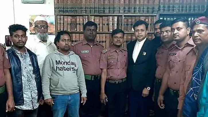 গ্রাম প্রতিরক্ষা দলনেতাদের জাতীয় বেতন স্কেলে অন্তর্ভুক্ত করতে রুল জারি গ্রাম প্রতিরক্ষা দলনেতাদের জাতীয় বেতন স্কেলে অন্তর্ভুক্ত করতে রুল জারি