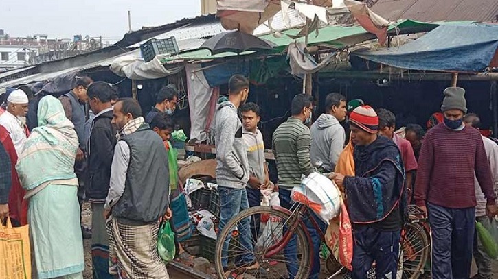 খুলনায় দ্রুত বাড়ছে ‘সংক্রমণ’: স্বাস্থ্যবিধি মানতে অনীহা খুলনায় দ্রুত বাড়ছে ‘সংক্রমণ’: স্বাস্থ্যবিধি মানতে অনীহা