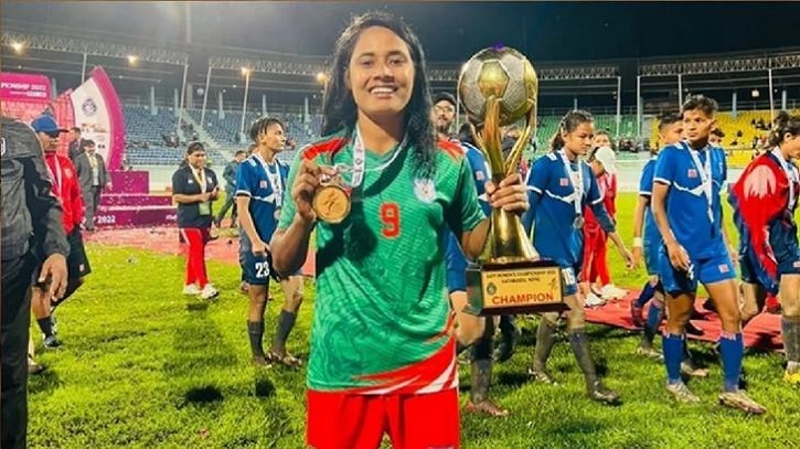 বিমানবন্দর থেকে সাফজয়ী কৃষ্ণা ও শামসুন্নাহারের লাগেজ ভেঙে টাকা চুরি বিমানবন্দর থেকে সাফজয়ী কৃষ্ণা ও শামসুন্নাহারের লাগেজ ভেঙে টাকা চুরি