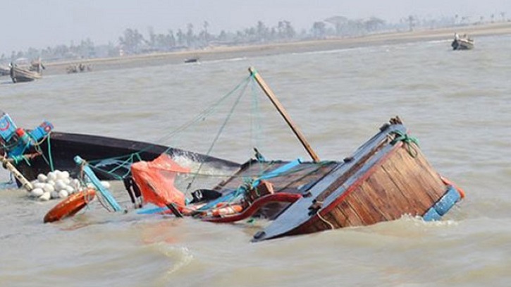 ঝড়ে বঙ্গোপসাগরে ১৮ ট্রলারডুবি, ৩ জেলে নিখোঁজ ঝড়ে বঙ্গোপসাগরে ১৮ ট্রলারডুবি, ৩ জেলে নিখোঁজ