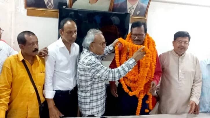 তলে তলে দেশ বিরোধী কাজ করছে সরকার: রিজভী তলে তলে দেশ বিরোধী কাজ করছে সরকার: রিজভী